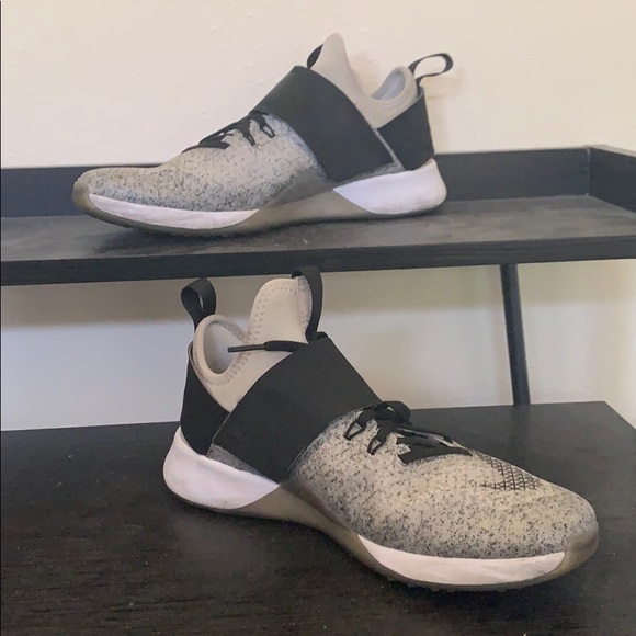 Nike training shoes - Picture 3 of 4